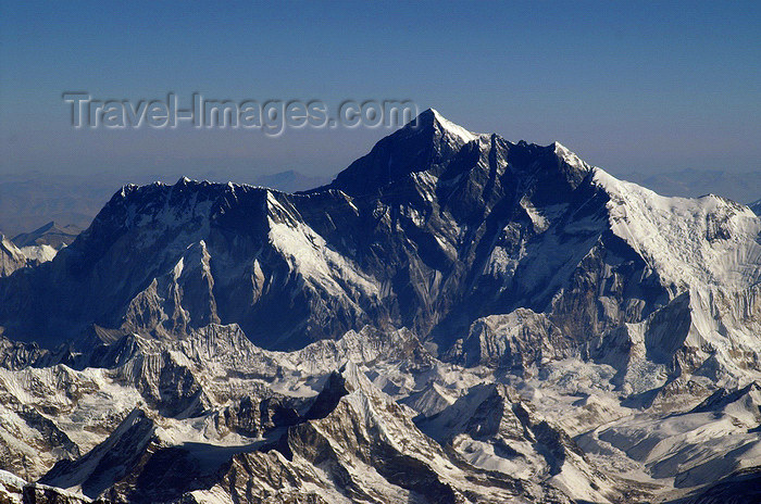 tibet71: Tibet - Mount Everest, southern slope - seen from the flight between Delhi and Paro in Bhutan - Tibet - Nepal border - Himalayas - Qomolangma / Sagarmatha / Chomolungma - photo by A.Ferrari - (c) Travel-Images.com - Stock Photography agency - Image Bank