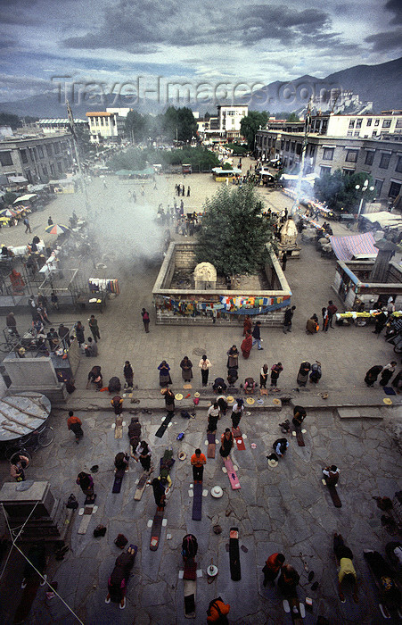 tibet75: Lhasa, Tibet: Jokhang Monastery - pilgrims arrive - view from above - photo by Y.Xu - (c) Travel-Images.com - Stock Photography agency - Image Bank