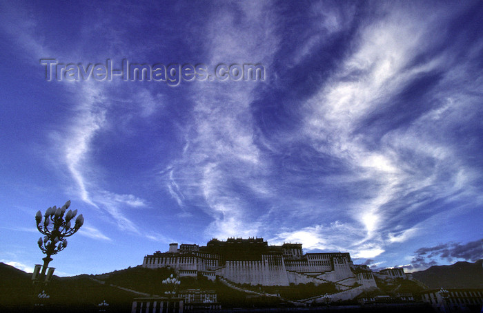 tibet83: Lhasa, Tibet: Potala Palace and the Tibetan sky - photo by Y.Xu - (c) Travel-Images.com - Stock Photography agency - Image Bank