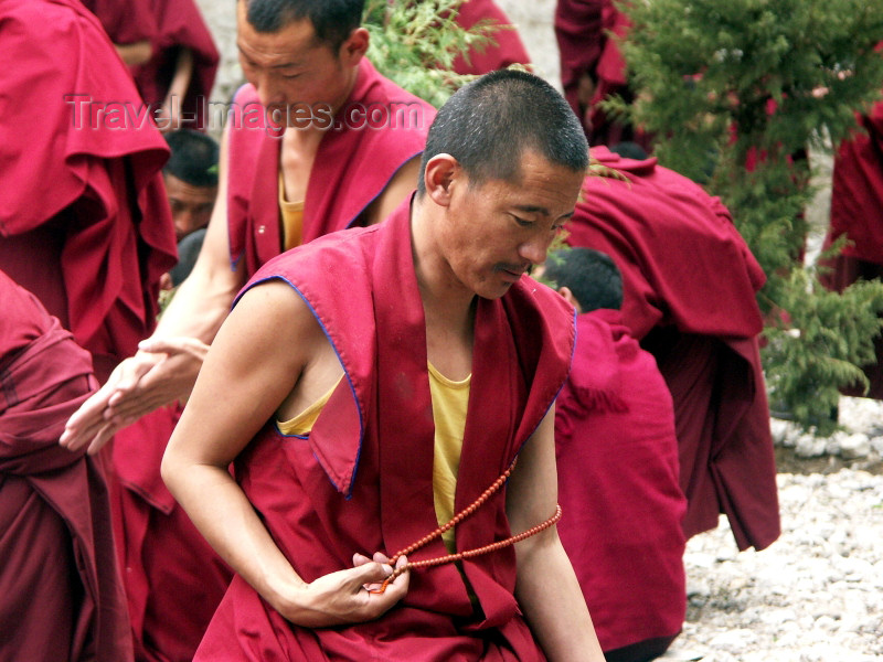 tibet9: Tibet - Sera Monastery: monks - photo by P.Artus - (c) Travel-Images.com - Stock Photography agency - Image Bank