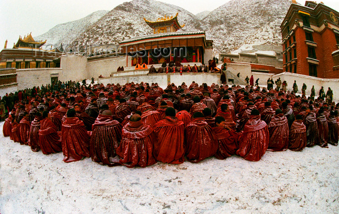 tibet99: Tibet - religious ceremony - monks in the snow - photo by Y.Xu - (c) Travel-Images.com - Stock Photography agency - Image Bank