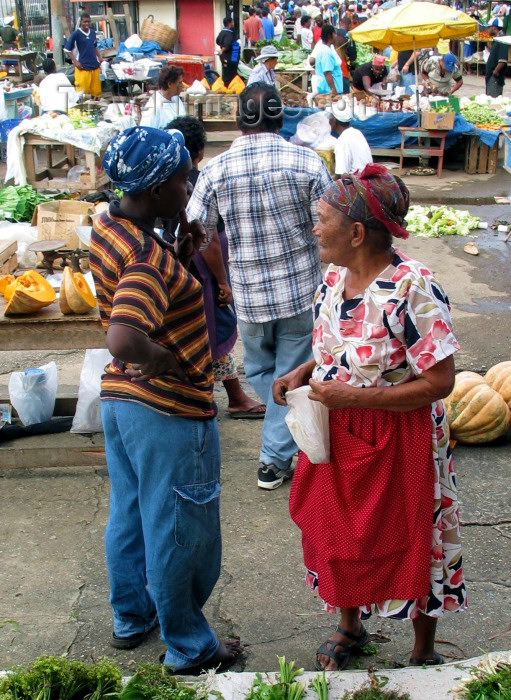 trinidad-tobago12: Trinidad - Port of Spain: women in the market - photo by P.Baldwin - (c) Travel-Images.com - Stock Photography agency - Image Bank