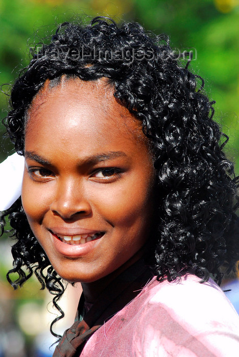 trinidad-tobago135: Port of Spain, Trinidad and Tobago: beautiful face and hair of a Trinidad girl - photo by E.Petitalot - (c) Travel-Images.com - Stock Photography agency - Image Bank