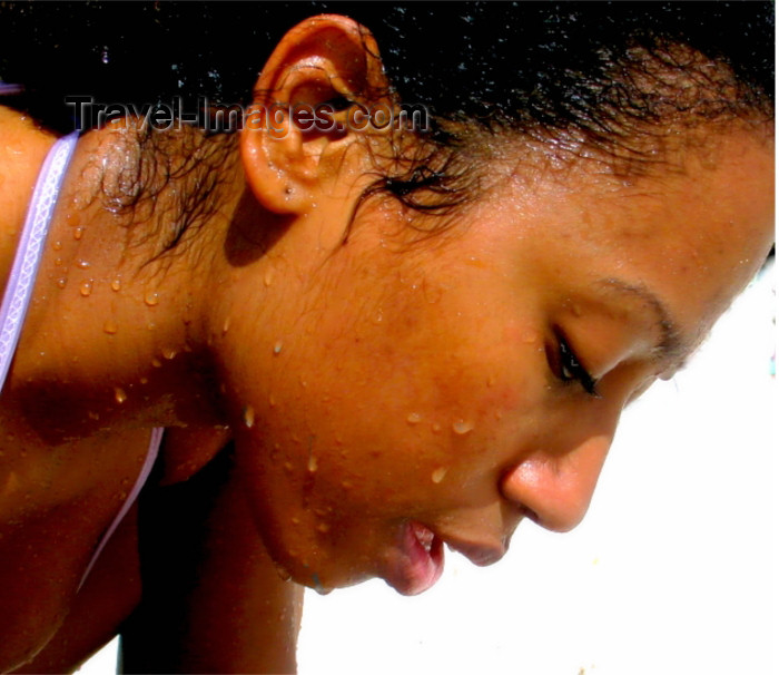 trinidad-tobago24: Trinidad: Daniella - splash girl - wet face - photo by P.Baldwin - (c) Travel-Images.com - Stock Photography agency - Image Bank