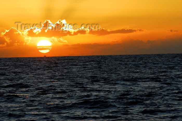 trinidad-tobago43: Tobago: sunset on the Caribbean Sea - photo by E.Petitalot - (c) Travel-Images.com - Stock Photography agency - Image Bank