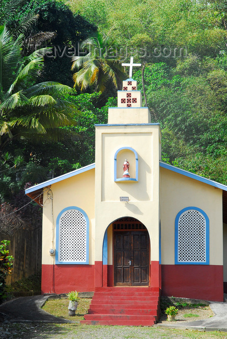 trinidad-tobago46: Maracas Bay, Tobago: small church - photo by E.Petitalot - (c) Travel-Images.com - Stock Photography agency - Image Bank