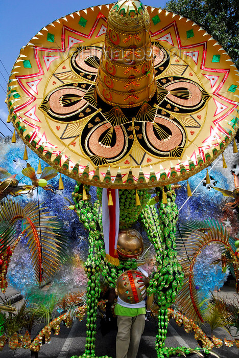trinidad-tobago81: Port of Spain, Trinidad and Tobago: alien with sombrero - parade in the carnival of Trinidad - photo by E.Petitalot - (c) Travel-Images.com - Stock Photography agency - Image Bank