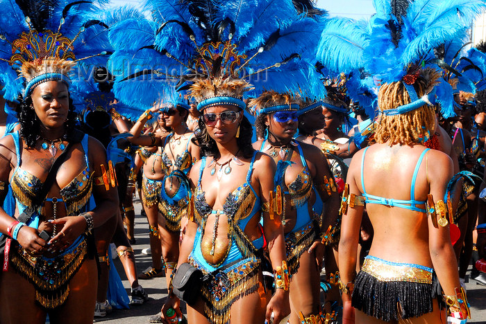 trinidad-tobago94: Port of Spain, Trinidad and Tobago: girls with blue feathered crowns - carnival - photo by E.Petitalot - (c) Travel-Images.com - Stock Photography agency - Image Bank