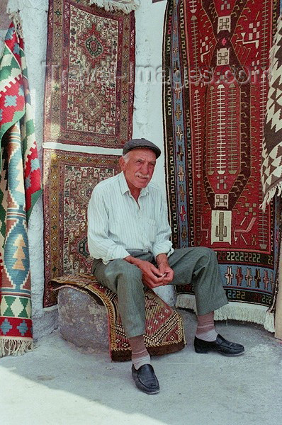 turkey119: Turkey - Derinkuyu: carpet seller - photo by J.Kaman - (c) Travel-Images.com - Stock Photography agency - Image Bank