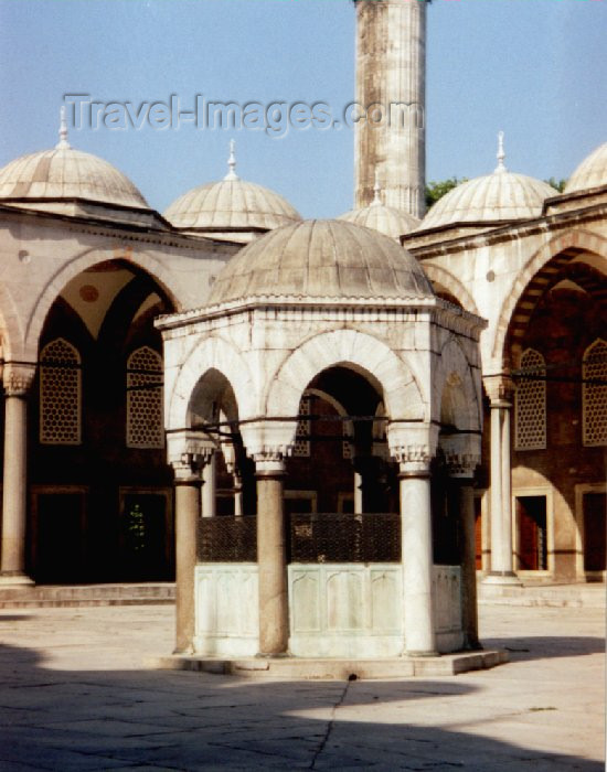 turkey13: Turkey - Istanbul: Ottoman harmony - ablutions fountain - sadirvan - Blue mosque - Sultan Ahmet Camii - photo by M.Torres - (c) Travel-Images.com - Stock Photography agency - Image Bank