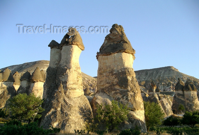 turkey132: Turkey - Cappadocia - Goreme (Nevsehir province): fairy chimneys / Peribacalari - Göreme National Park - Unesco world heritage site - photo by R.Wallace - (c) Travel-Images.com - Stock Photography agency - Image Bank