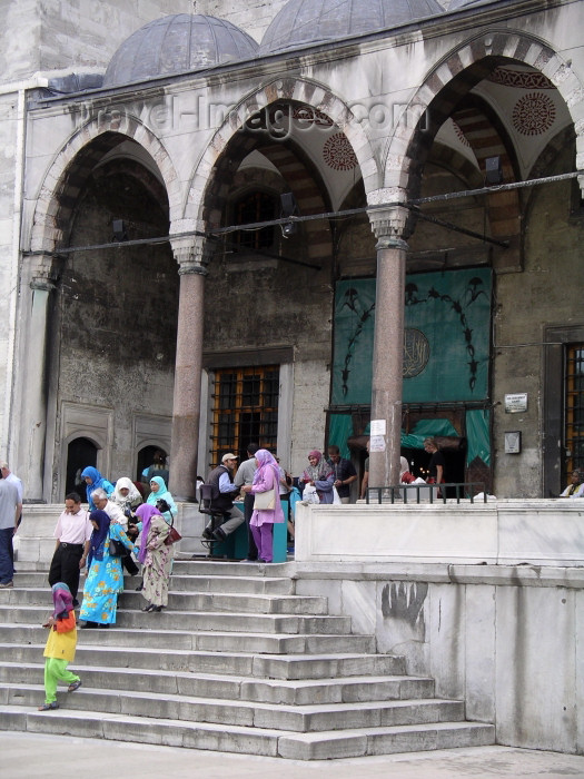 turkey137: Istanbul / Constantinople / IST, Turkey: the Blue Mosque - leaving - photo by R.Wallace - (c) Travel-Images.com - Stock Photography agency - Image Bank