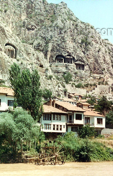 turkey157: Turkey - Amasya (Amasya province): water wheel on the river - photo by G.Frysinger - (c) Travel-Images.com - Stock Photography agency - Image Bank