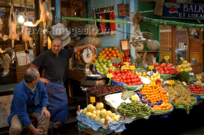 turkey177: Istanbul, Turkey: fruit and vegetables market - photo by J.Wreford - (c) Travel-Images.com - Stock Photography agency - Image Bank