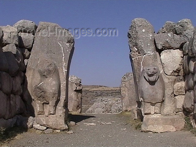 turkey18: Hattusa / Hattusha / Hattusas, Bogazkoy - Çorum province, Black Sea region, Anatolia, Turkey: ancient Hittite capital - the Lions' gate - Unesco world heritage site - photo by A.Slobodianik - (c) Travel-Images.com - Stock Photography agency - Image Bank