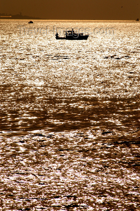 turkey185: Istanbul, Turkey: fishing boat on the sea of Marmara - photo by J.Wreford - (c) Travel-Images.com - Stock Photography agency - Image Bank