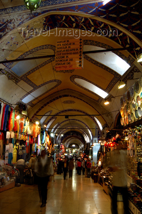 turkey210: Istanbul, Turkey: the grand bazaar - endless corridor - photo by J.Wreford - (c) Travel-Images.com - Stock Photography agency - Image Bank