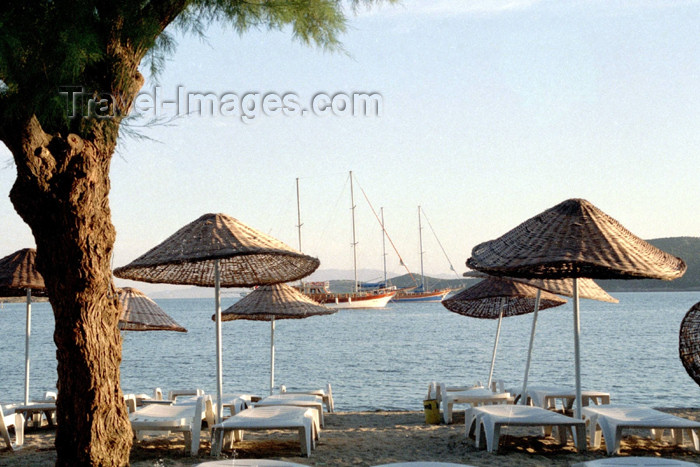 turkey221: Turkey - Gumbet: beach umbrellas - photo by M.Bergsma - (c) Travel-Images.com - Stock Photography agency - Image Bank