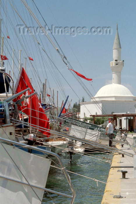 turkey237: Turkey - Bodrum (Mugla Province): mosque in the marina - photo by M.Bergsma - (c) Travel-Images.com - Stock Photography agency - Image Bank