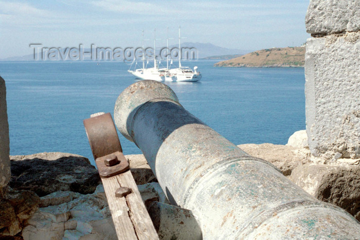 turkey240: Turkey - Bodrum (Mugla Province): castle - gun and MYS Wind Surf cruiseship, formerly the Club Med - Bodrum Kalesi - photo by M.Bergsma - (c) Travel-Images.com - Stock Photography agency - Image Bank