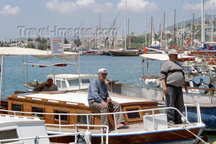 turkey243: Turkey - Bodrum: men in the marina - photo by M.Bergsma - (c) Travel-Images.com - Stock Photography agency - Image Bank