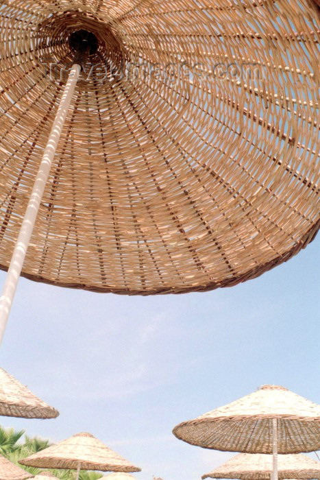 turkey247: Turkey - Gumbet - Mugla peninsula: beach - sun protection - parasols - umbrellas - Turkish Riviera / Turquoise Coast - photo by M.Bergsma - (c) Travel-Images.com - Stock Photography agency - Image Bank