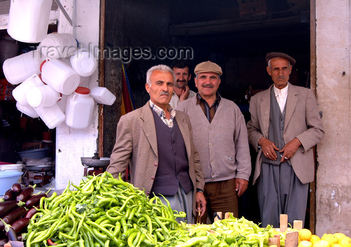 turkey266: Turkey - Mardin: selling fruit and vegetables - market - photo by C. le Mire - (c) Travel-Images.com - Stock Photography agency - Image Bank