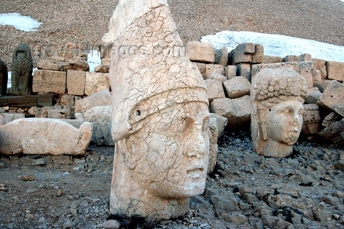 turkey280: Turkey - Mount Nemrut / Mount Nimrod NP: statue heads - photo by C. le Mire - (c) Travel-Images.com - Stock Photography agency - Image Bank