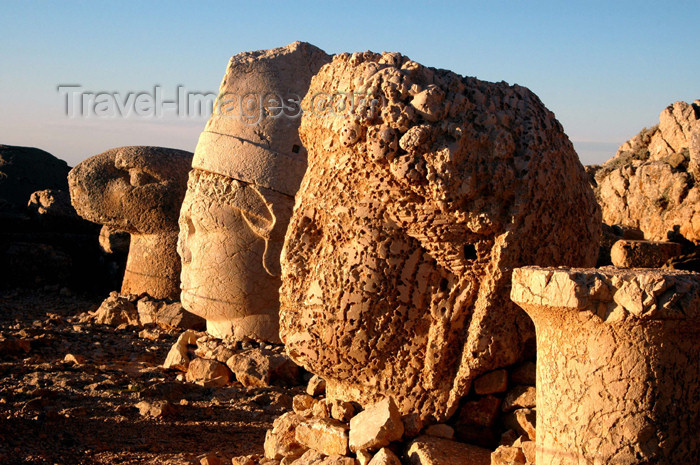 turkey283: Turkey - Mount Nemrut / Nemrut Dagi / Mount Nimrod (Adiyaman province): statue heads at sunset - photo by C. le Mire - (c) Travel-Images.com - Stock Photography agency - Image Bank