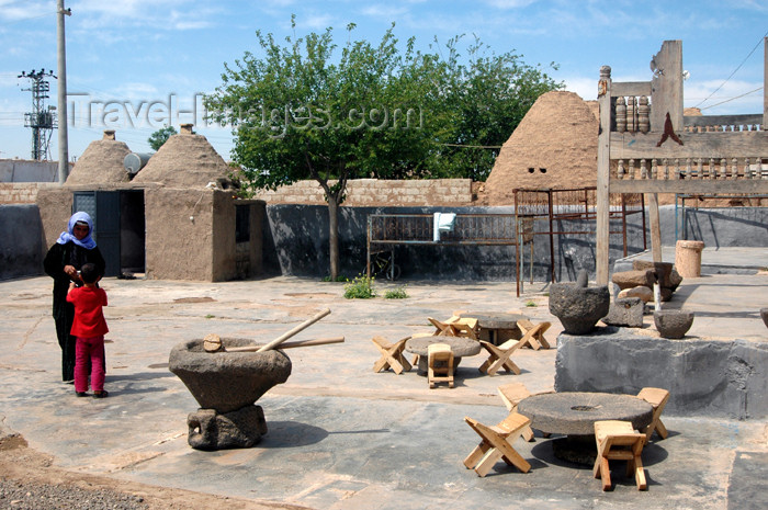 turkey304: Turkey - Harran: beehive houses - a courtyard / maisons en termitières - photo by C. le Mire - (c) Travel-Images.com - Stock Photography agency - Image Bank