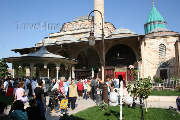 turkey352: Turkey - Konya: pilgrimns at the Mevlana's mausoleum - photo by C.Roux - (c) Travel-Images.com - Stock Photography agency - Image Bank