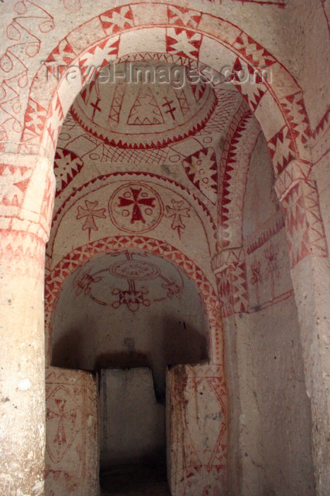 turkey367: Turkey - Cappadocia - Göreme: Geometric decorations - Church of Saint Barbara / Barbara Kilise - atron saint of architects, stonemasons and artillery men - Goreme Open Ai Museum - photo by C.Roux - (c) Travel-Images.com - Stock Photography agency - Image Bank