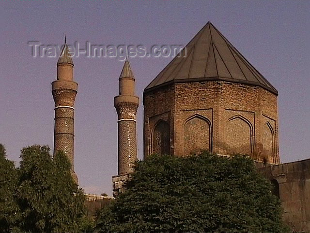 turkey37: Sivas / VAS, Sivas province, Central Anatolia, Turkey: Twin manaret seminary - Cift Minare Medrese - photo by A.Slobodianik - (c) Travel-Images.com - Stock Photography agency - Image Bank