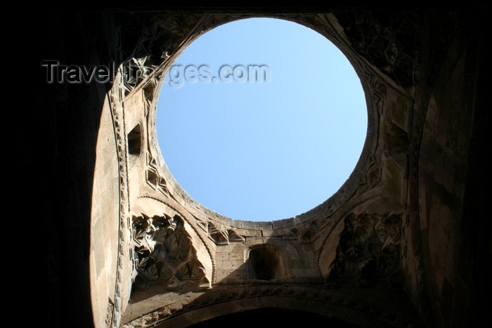 turkey370: Cappadocia, Nevsehir province, Central Anatolia, Turkey: church ruins - oculus, where a dome used to be - muqarnas - photo by C.Roux - (c) Travel-Images.com - Stock Photography agency - Image Bank