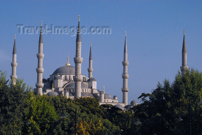 turkey394: Istanbul, Turkey: Blue mosque - Sultan Ahmet Camii - Sultan Ahmet Square - Eminönü District - photo by M.Torres - (c) Travel-Images.com - Stock Photography agency - Image Bank