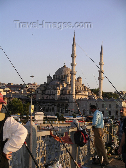 turkey40: Turkey - Istanbul / Constantinople / IST: fishermen and the 'new' mosque / Yeni Cami / Yeni Valide - Eminonu waterfront - photo by R.Wallace - (c) Travel-Images.com - Stock Photography agency - Image Bank