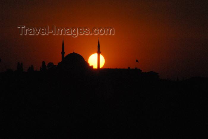 turkey417: Istanbul, Turkey: Sultan Selim mosque and the Golden Horn at sunset - silhouette - photo by M.Torres - (c) Travel-Images.com - Stock Photography agency - Image Bank