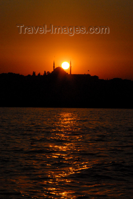 turkey418: Istanbul, Turkey: Sultan Selim mosque and the Golden Horn at sunset - photo by M.Torres - (c) Travel-Images.com - Stock Photography agency - Image Bank