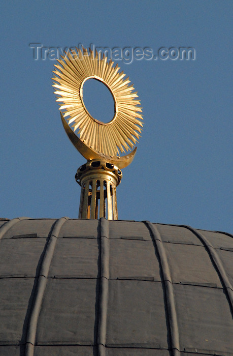 turkey420: Istanbul, Turkey: roof detail - Tomb of Sultan Abdulhamid II and Sultan Mahmud II - Divan Yolu Cd - Eminönü District - photo by M.Torres - (c) Travel-Images.com - Stock Photography agency - Image Bank