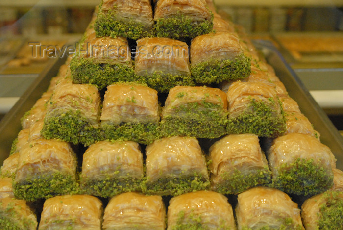 turkey426: Istanbul, Turkey: Turkish sweets - Fistikli Baklava - dessert - photo by M.Torres - (c) Travel-Images.com - Stock Photography agency - Image Bank