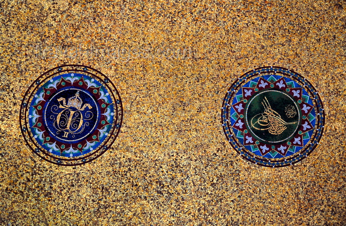 turkey433: Istanbul, Turkey: German Fountain - golden mosaics with the seal of Kaiser Wilhelm II and the tughra of  Sultan Abdülhamid II, infamous for the Hamidian massacres of the Armenian population - Alman Çesmesi - Hippodrome, Sultanahmet Square - Eminönü District - photo by M.Torres - (c) Travel-Images.com - Stock Photography agency - Image Bank