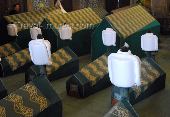 turkey434: Istanbul, Turkey: white turbans and and coffins - tomb of Sultan Ahmed I - Eminönü District - photo by M.Torres - (c) Travel-Images.com - Stock Photography agency - Image Bank