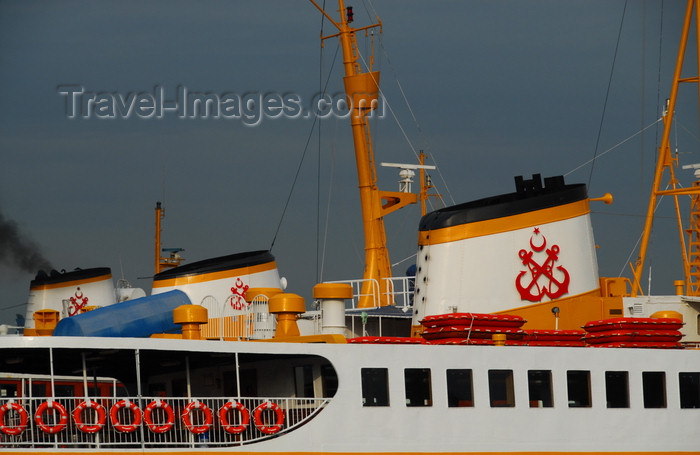 turkey441: Istanbul, Turkey: ferry detail - Municipal Ferry Port - Eminönü-District - photo by M.Torres - (c) Travel-Images.com - Stock Photography agency - Image Bank