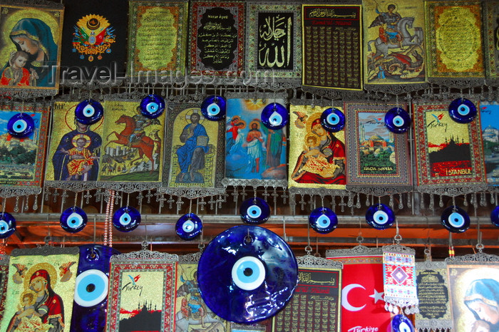 turkey452: Istanbul, Turkey: Koorans and Icons - Islam and Christianity mix, plus evil eye amulets for good measure - Spice Bazaar aka Egyptian Bazaar - Eminönü District - photo by M.Torres - (c) Travel-Images.com - Stock Photography agency - Image Bank