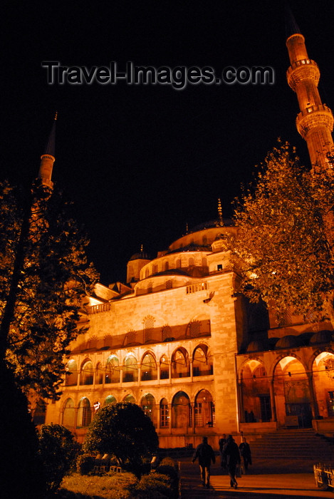 turkey468: Istanbul, Turkey: Sultan-Ahmet mosque aka Blue mosque - the national mosque, designed by royal architect Sedefhar Mehmet Aga - north-east façade - nocturnal - Sultanahmet Camii - Eminönü district - photo by M.Torres - (c) Travel-Images.com - Stock Photography agency - Image Bank