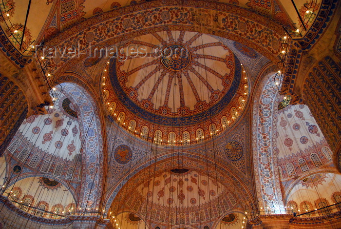 turkey471: Istanbul, Turkey: Sultan-Ahmet mosque aka Blue mosque - dome and half domes - nocturnal - Eminönü district - photo by M.Torres - (c) Travel-Images.com - Stock Photography agency - Image Bank