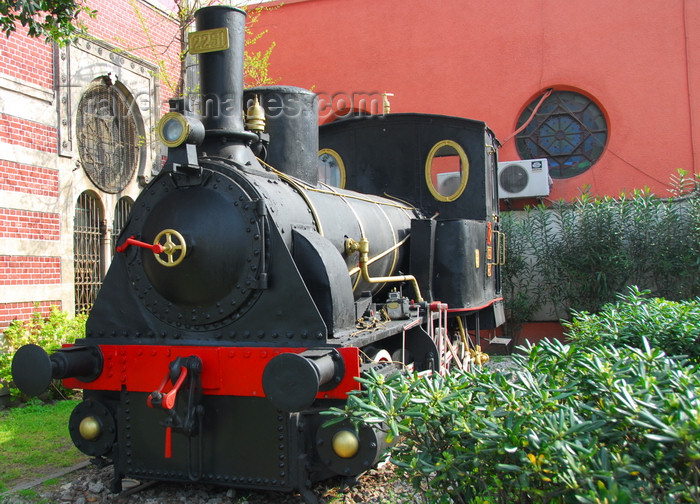 turkey477: Istanbul, Turkey: old steam locomotive of the Turkish State Railways / Türkiye Cumhuriyeti Devlet Demiryollari (TCDD) - Sirkeci Train Station - Eminönü District - photo by M.Torres - (c) Travel-Images.com - Stock Photography agency - Image Bank