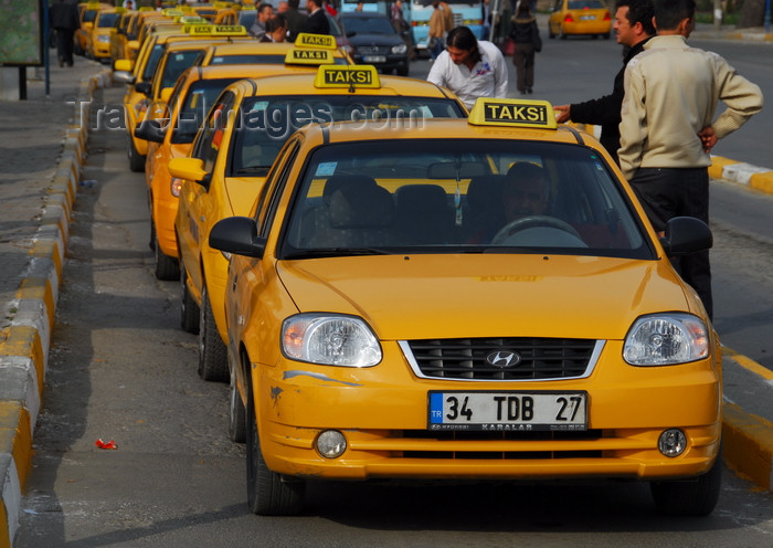 turkey486: Istanbul, Turkey: yellow cabs - taxis in Üsküdar square - Üsküdar District - photo by M.Torres - (c) Travel-Images.com - Stock Photography agency - Image Bank