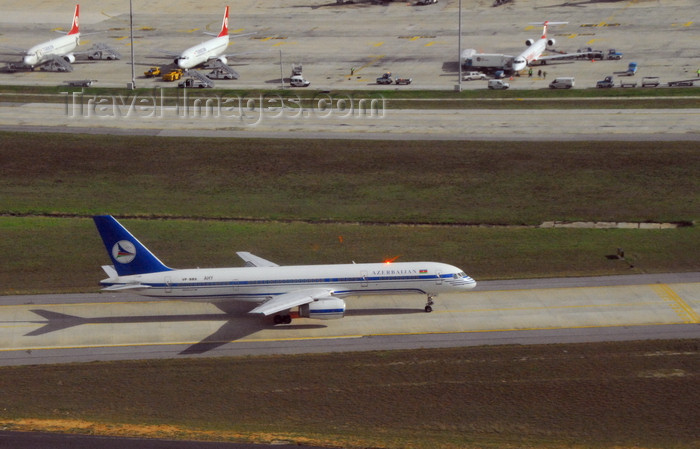 turkey487: Istanbul, Turkey: take off of Azerbaijan Airlines Azal-AHY Boeing 757-22L VP-BBS cn 30834-947 - Atatürk-International-Airport - photo by M.Torres - (c) Travel-Images.com - Stock Photography agency - Image Bank