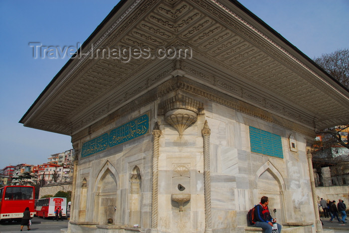 turkey489: Istanbul, Turkey: Ahmet III Fountain - Üsküdar square - Ahmet.3 Çesmesi - Üsküdar District - photo by M.Torres - (c) Travel-Images.com - Stock Photography agency - Image Bank